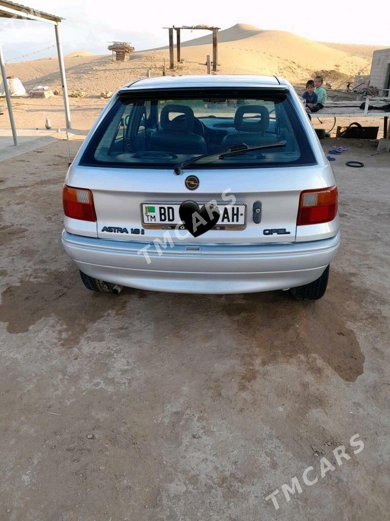 Opel Astra 1993 - 35 000 TMT - Ак-Бугдайский этрап - img 2