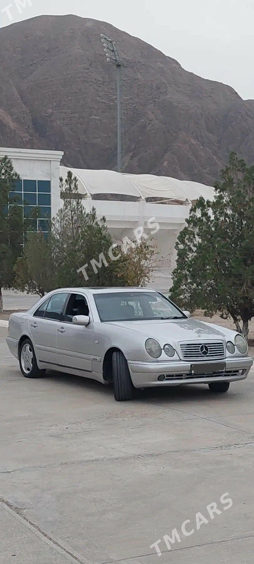 Mercedes-Benz E320 2000 - 104 000 TMT - Balkanabat - img 2