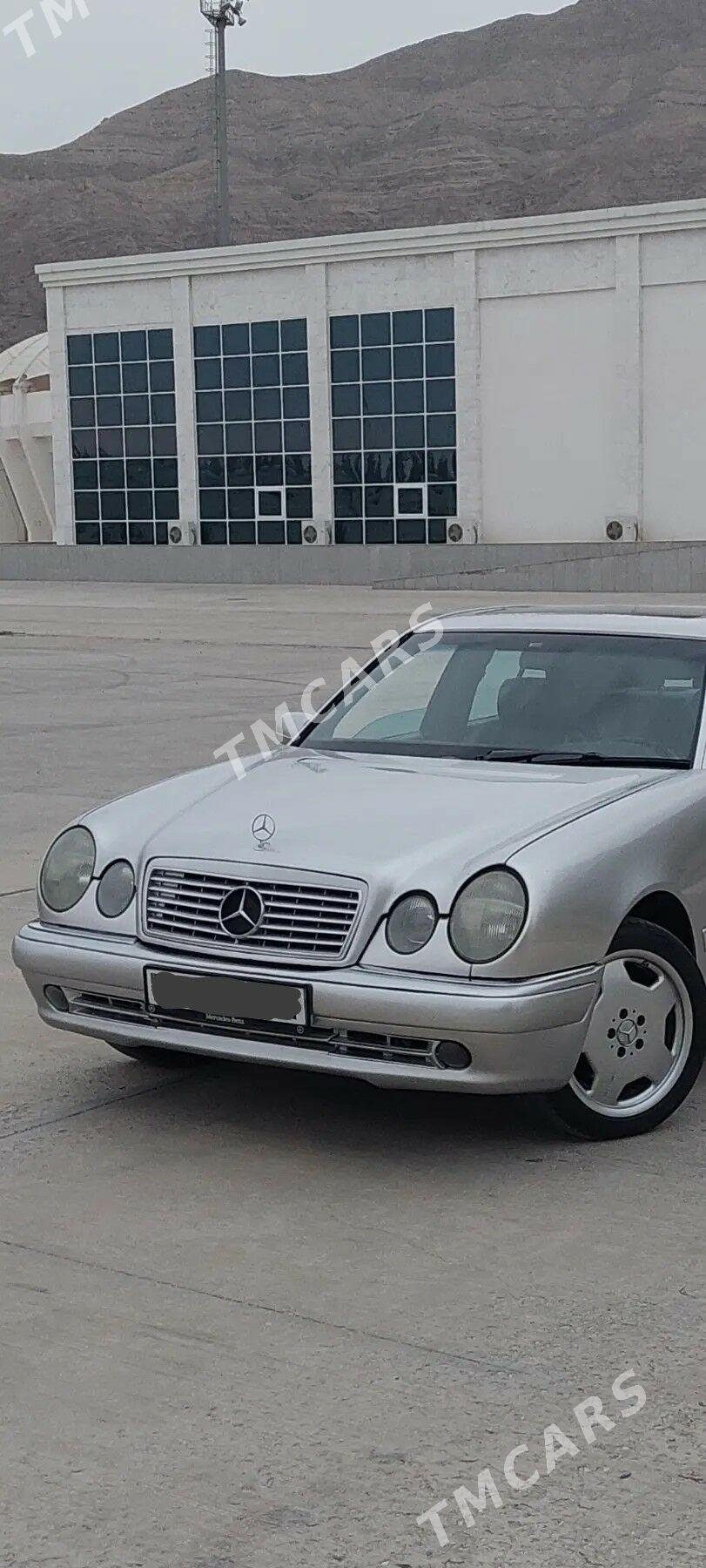 Mercedes-Benz E320 2000 - 104 000 TMT - Balkanabat - img 4