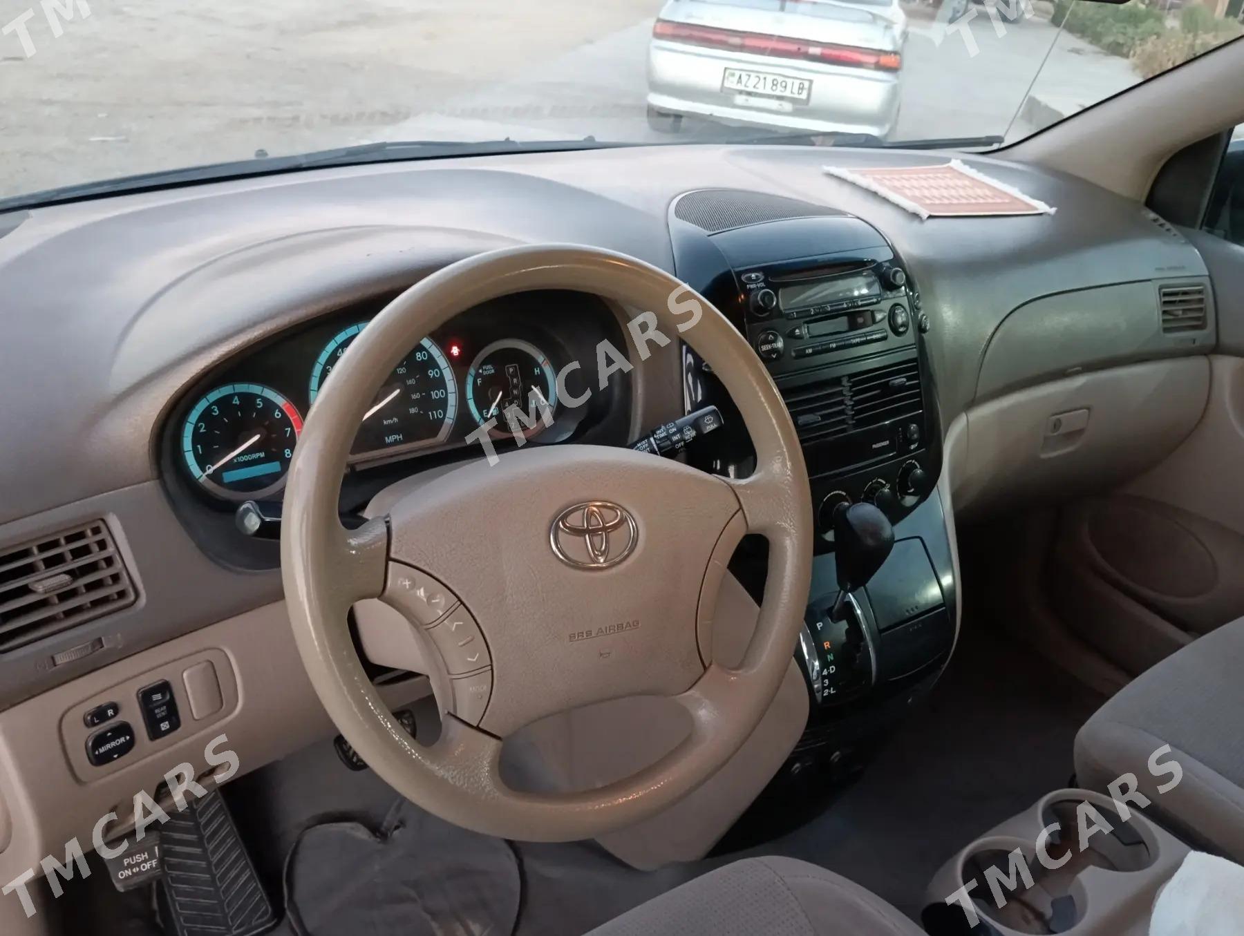 Toyota Sienna 2004 - 200 000 TMT - Дянев - img 2