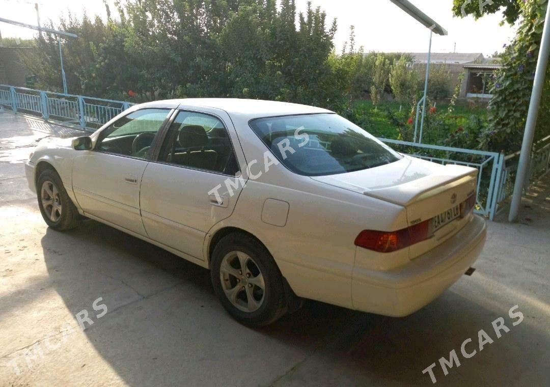 Toyota Camry 2000 - 110 000 TMT - Halaç - img 2