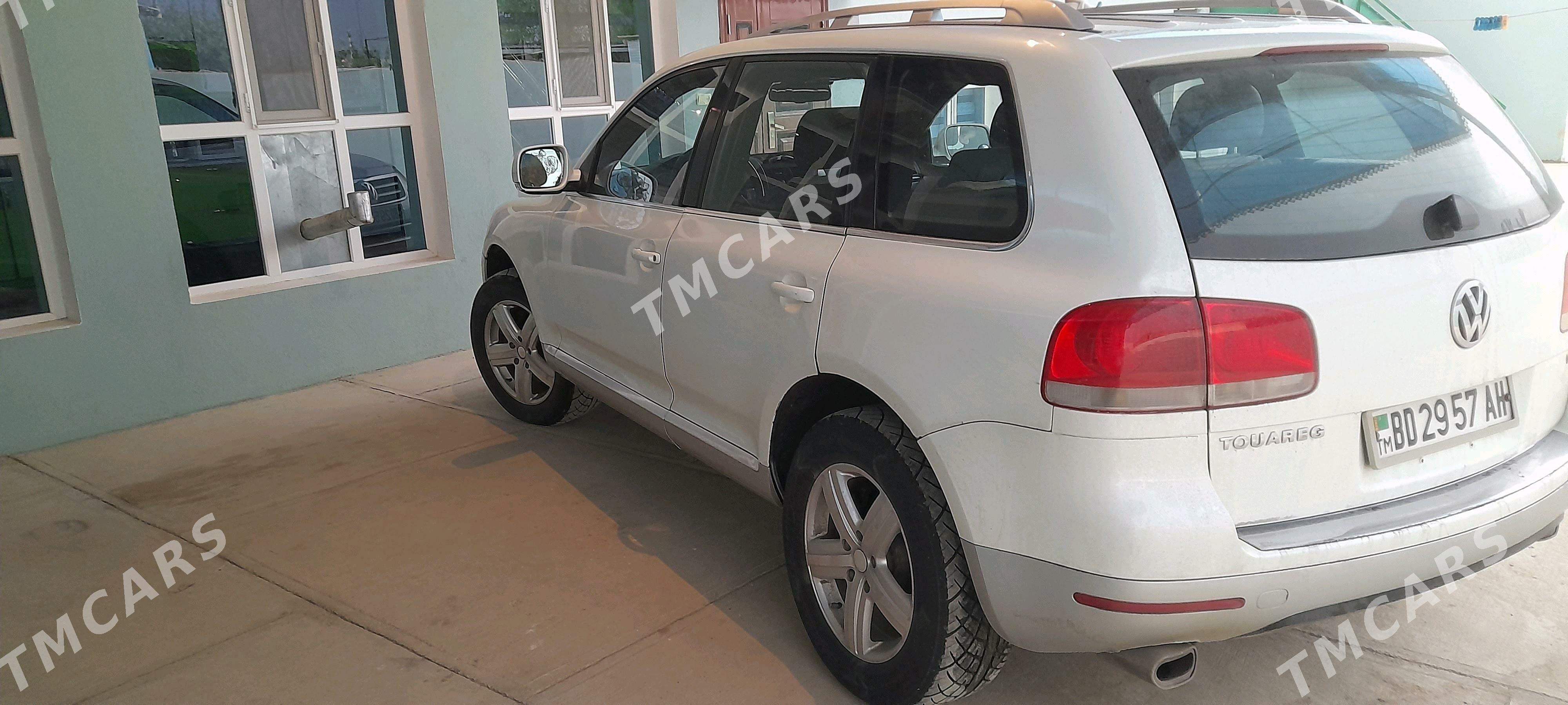 Volkswagen Touareg 2005 - 130 000 TMT - Анев - img 3