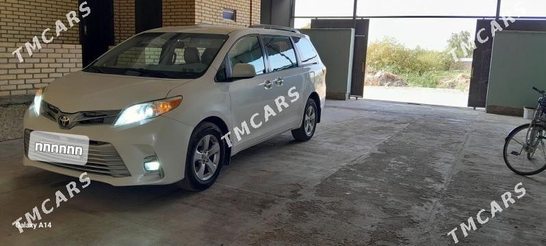 Toyota Sienna 2012 - 280 000 TMT - Мары - img 3