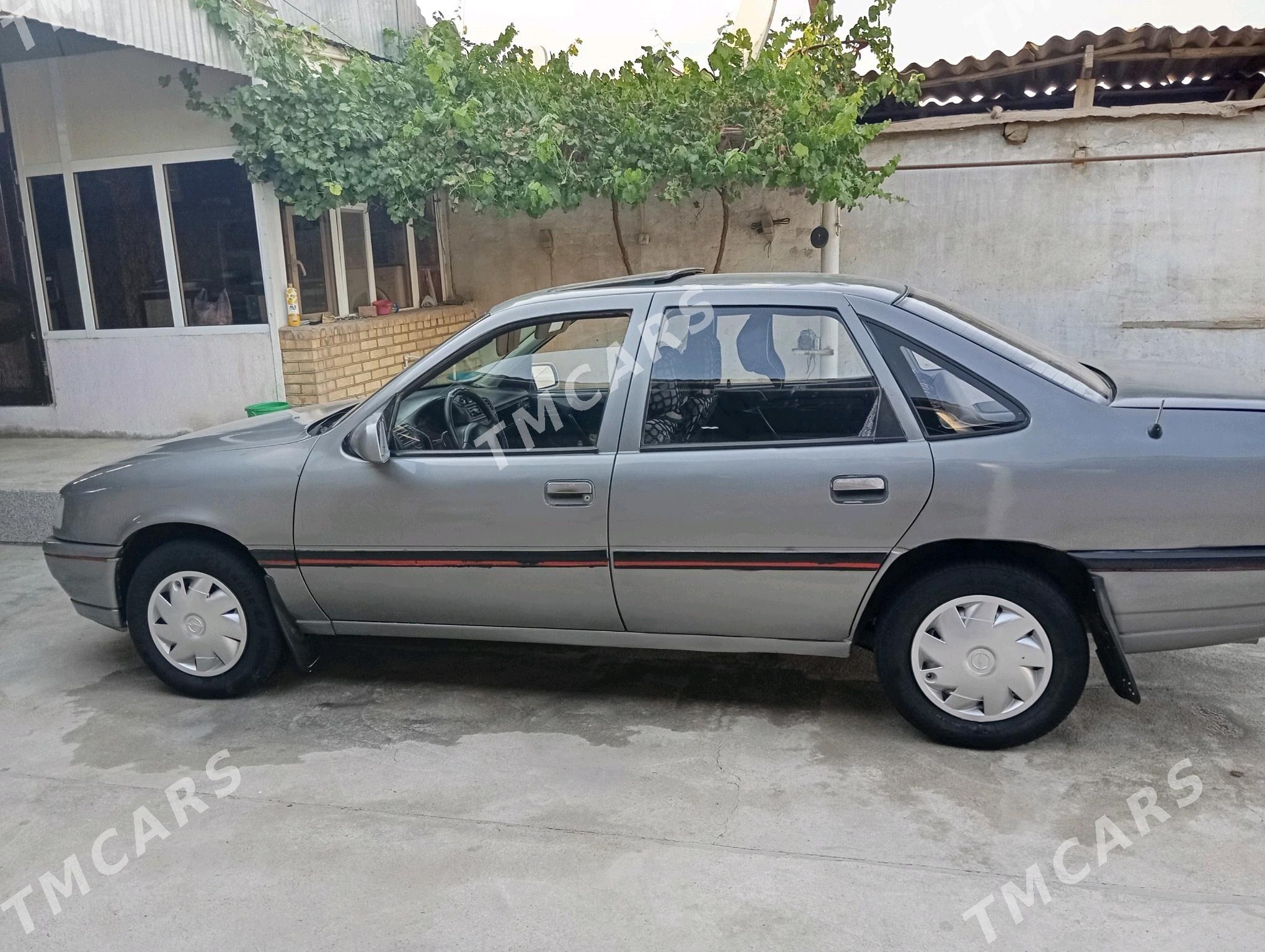 Opel Vectra 1990 - 30 000 TMT - Мары - img 3