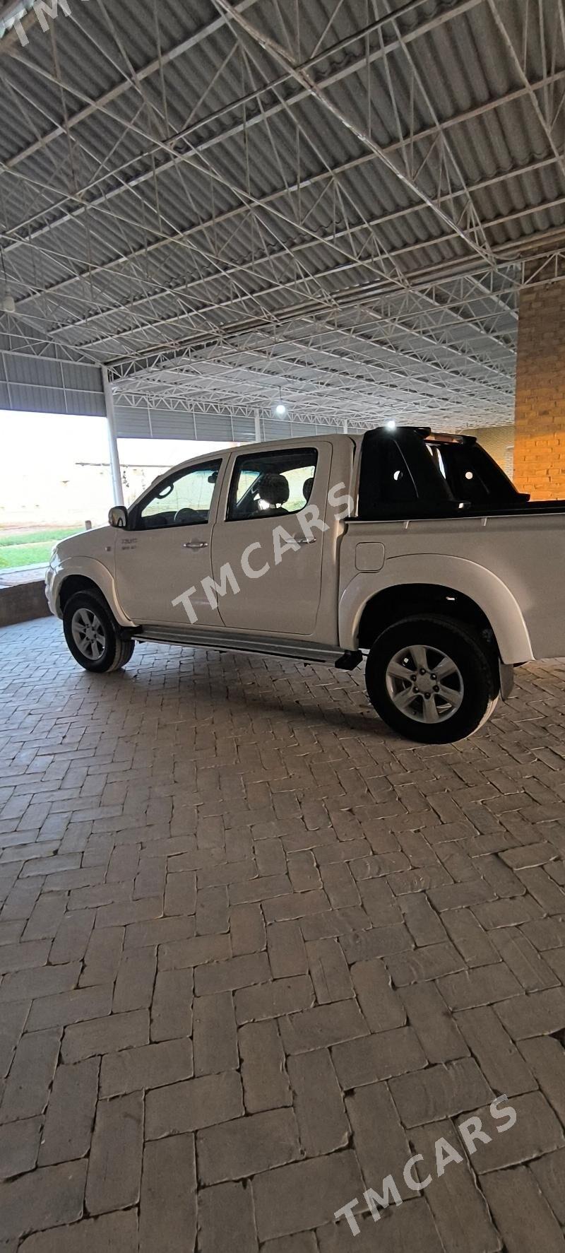 Toyota Hilux 2009 - 220 000 TMT - Байрамали - img 3