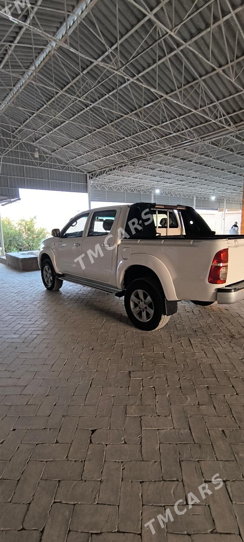 Toyota Hilux 2009 - 220 000 TMT - Байрамали - img 8