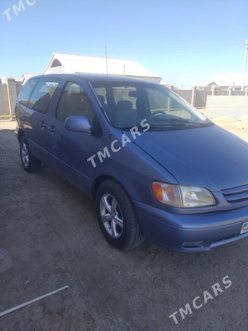 Toyota Sienna 2001 - 140 000 TMT - Эсенгулы - img 3