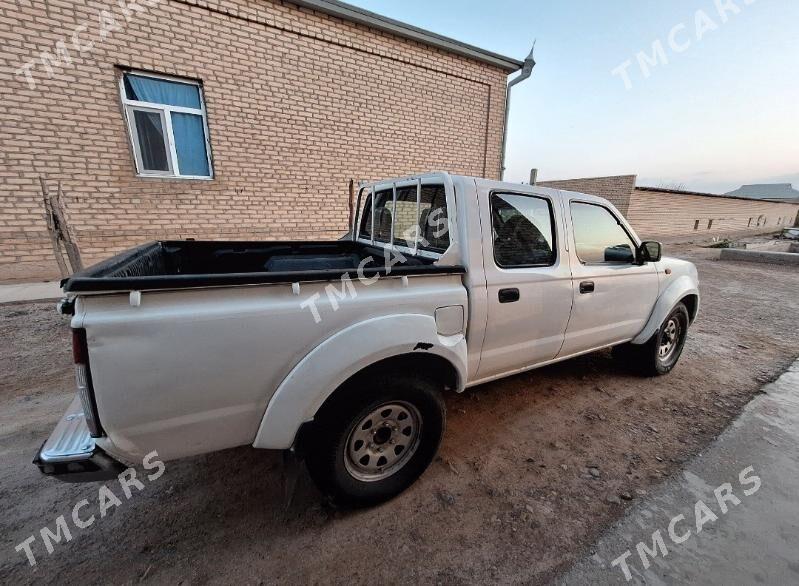 Nissan Navara 2011 - 90 000 TMT - Ашхабад - img 2