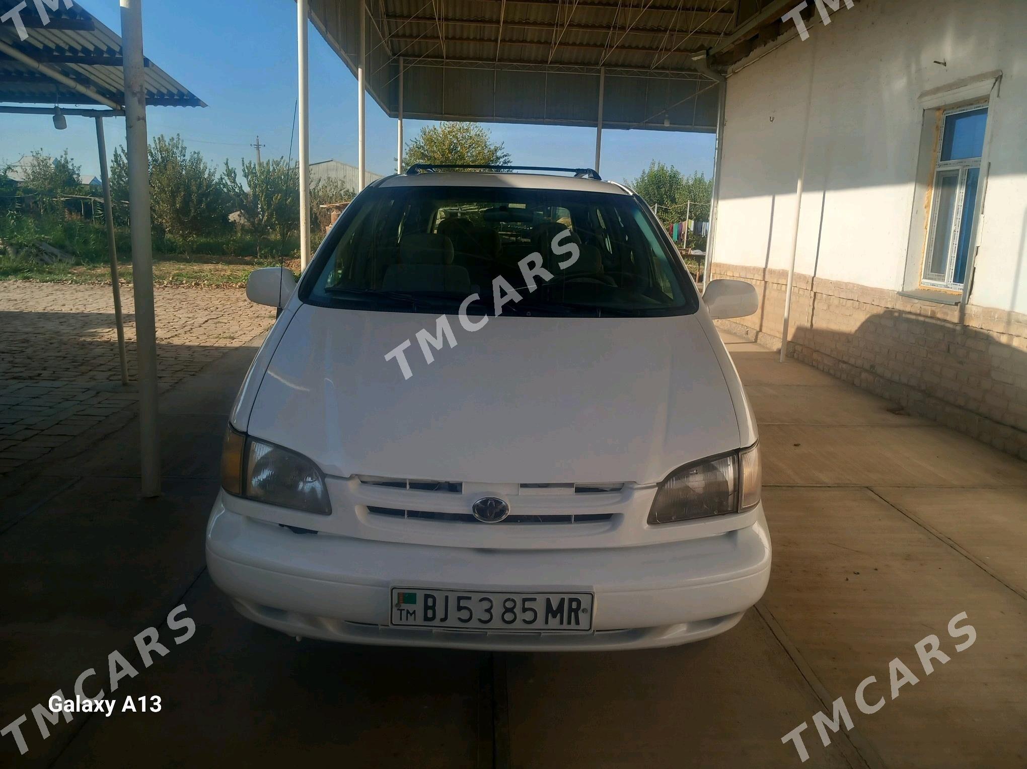 Toyota Sienna 1999 - 140 000 TMT - Туркменгала - img 3