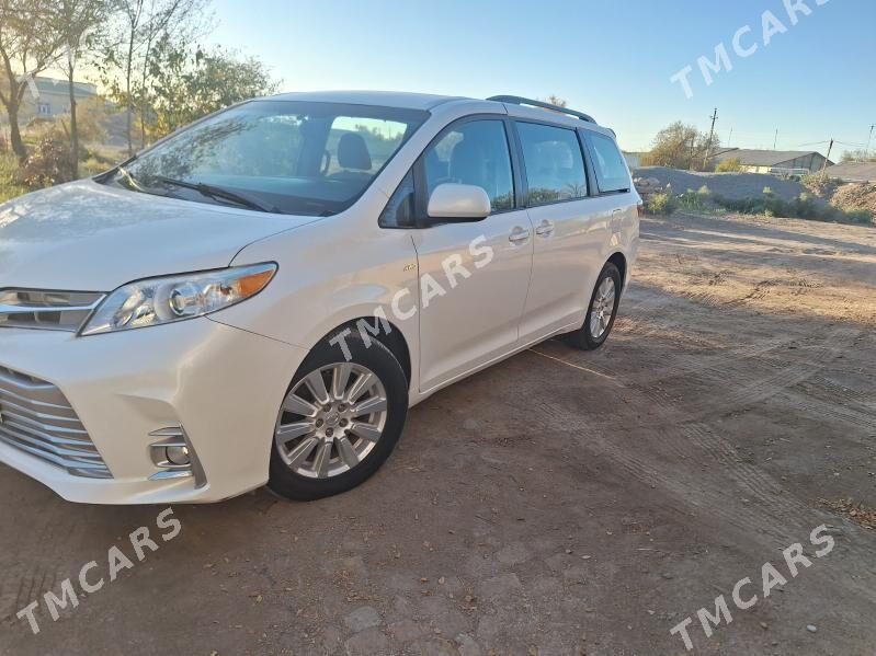 Toyota Sienna 2017 - 325 000 TMT - Кёнеургенч - img 5