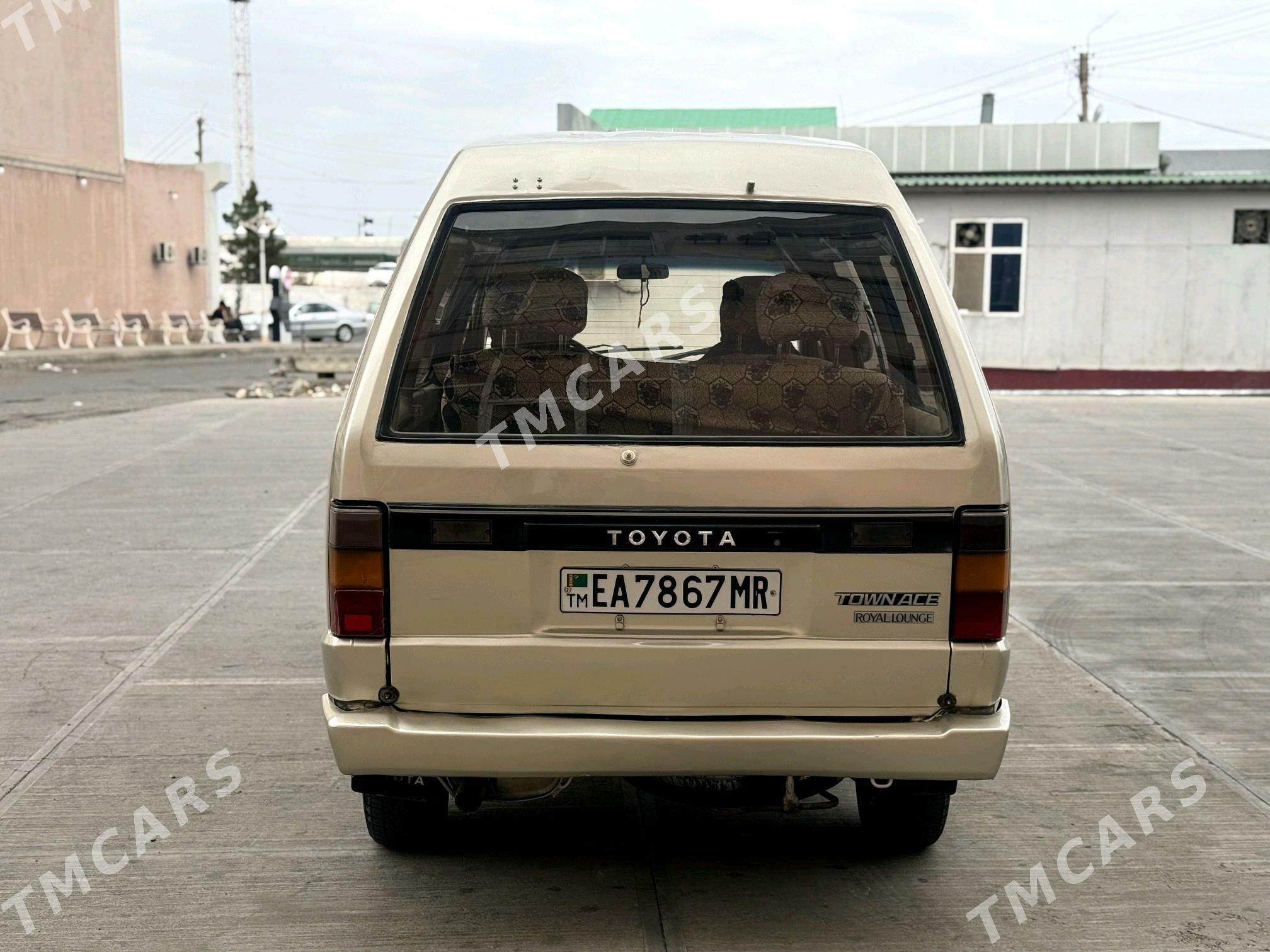 Toyota Hiace 1988 - 35 000 TMT - Мары - img 4