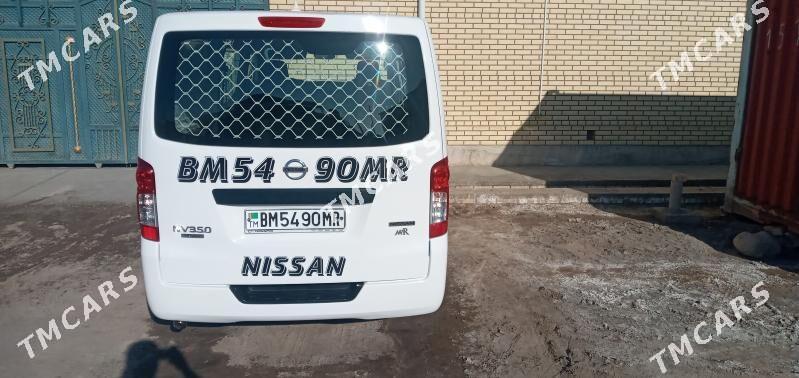 Nissan Urvan 2018 - 295 000 TMT - Мары - img 3