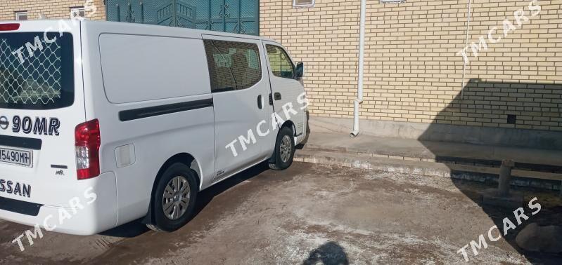 Nissan Urvan 2018 - 295 000 TMT - Мары - img 4