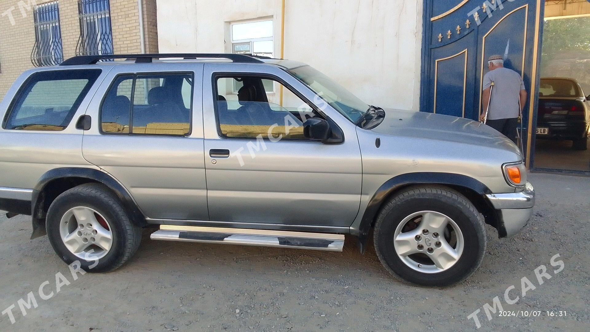 Nissan Pathfinder 1998 - 70 000 TMT - Фарап - img 5