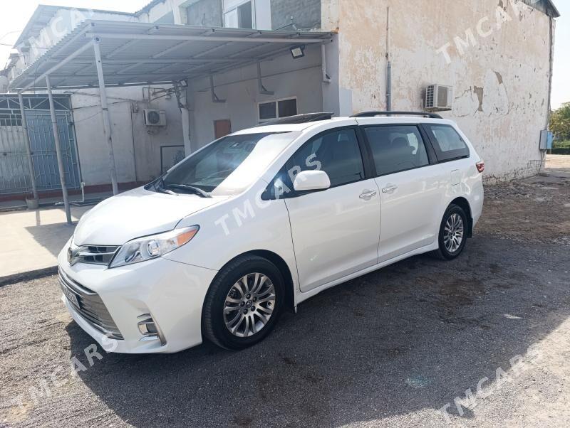 Toyota Sienna 2018 - 350 000 TMT - Ашхабад - img 2