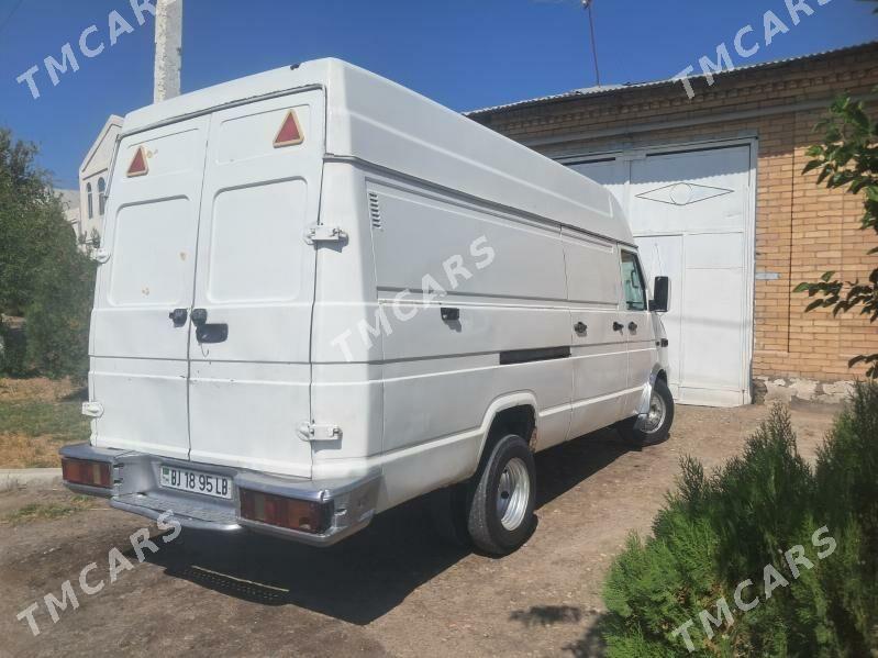 Iveco Daily 2001 - 90 000 TMT - Туркменабат - img 3