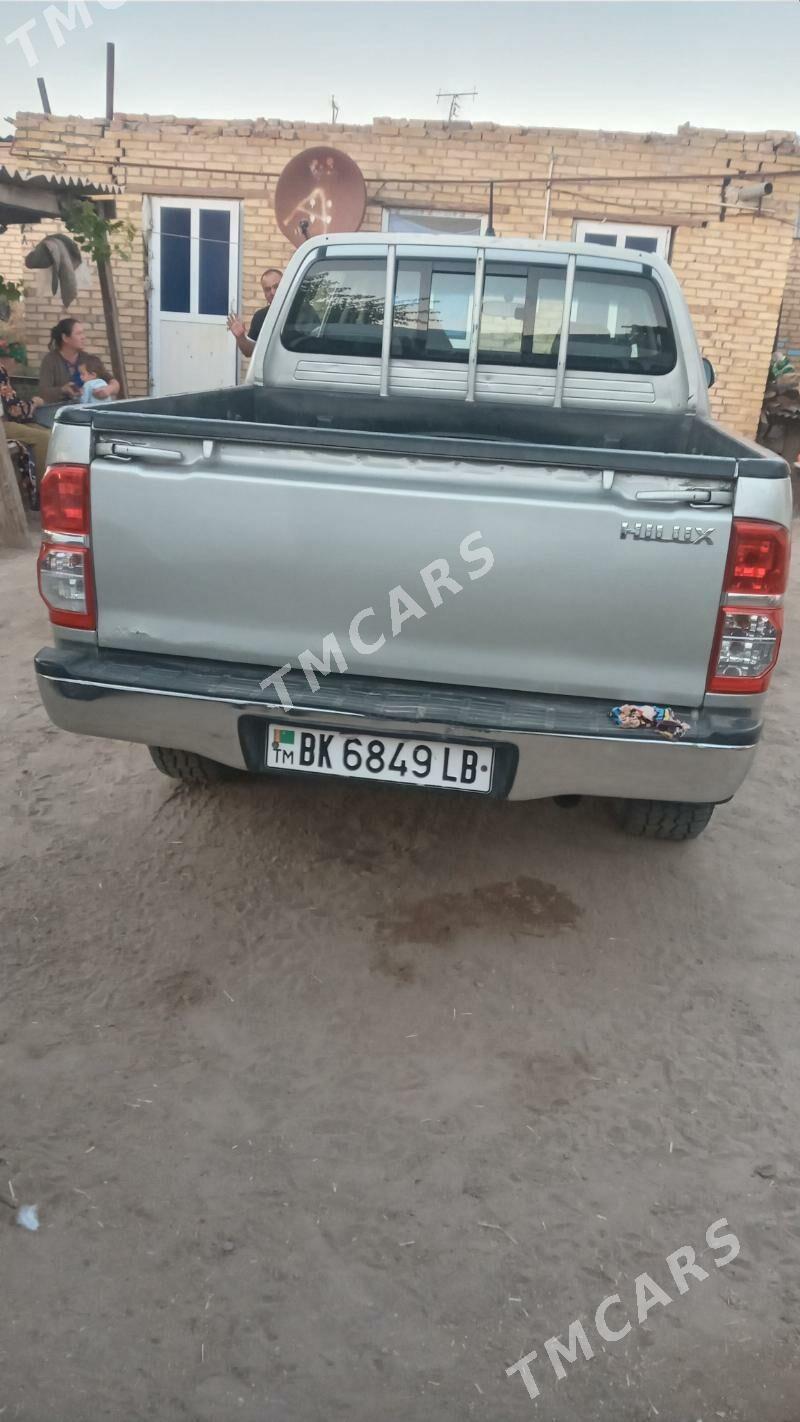 Toyota Hilux 2012 - 340 000 TMT - Türkmenbaşy - img 4