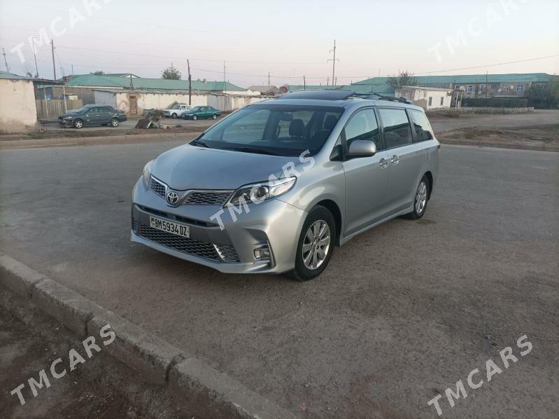 Toyota Sienna 2016 - 310 000 TMT - Кёнеургенч - img 2