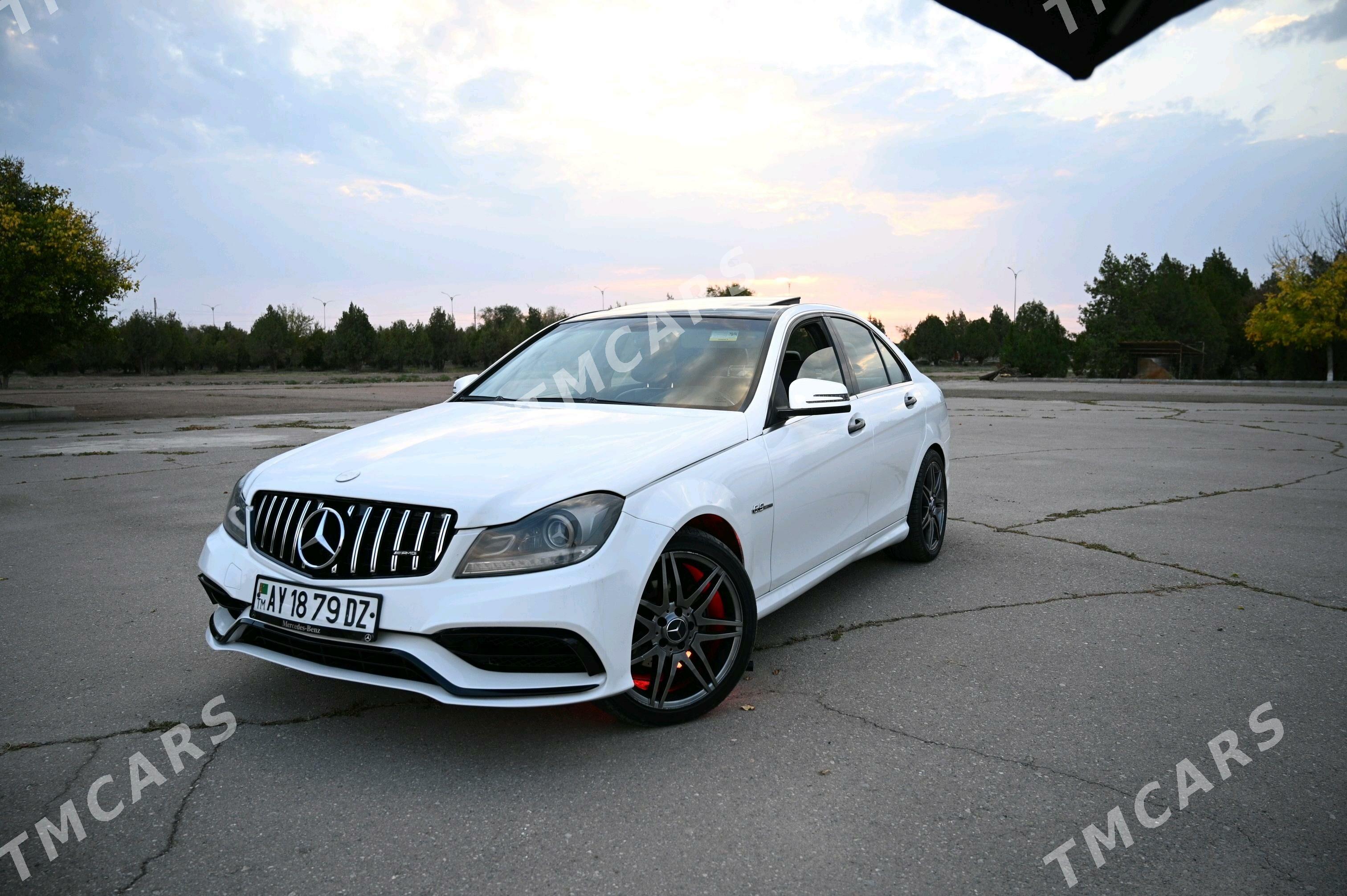 Mercedes-Benz C300 2009 - 150 000 TMT - Дашогуз - img 4