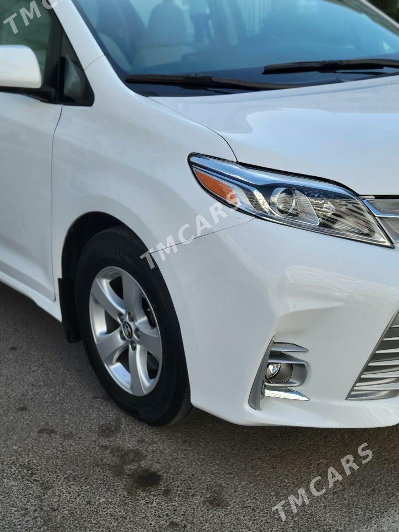 Toyota Sienna 2019 - 335 000 TMT - Мары - img 8