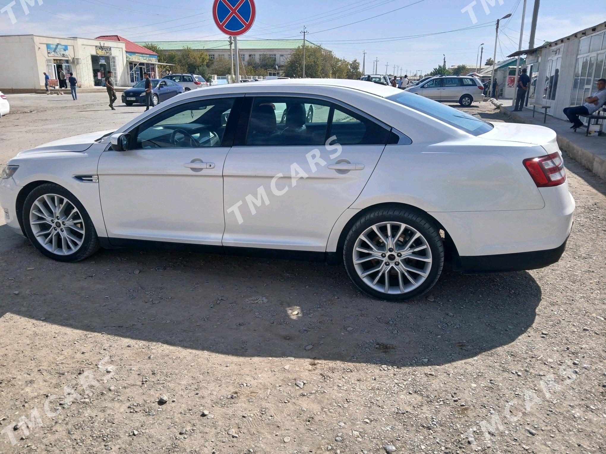 Ford Taurus 2018 - 260 000 TMT - Aşgabat - img 3