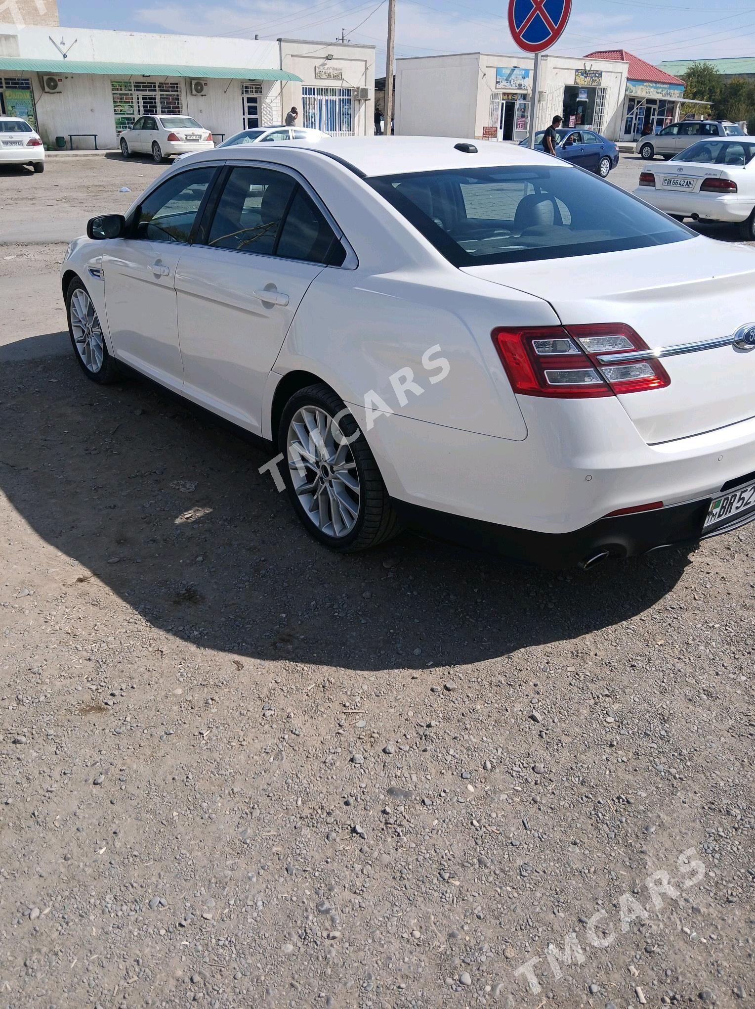 Ford Taurus 2018 - 260 000 TMT - Aşgabat - img 6