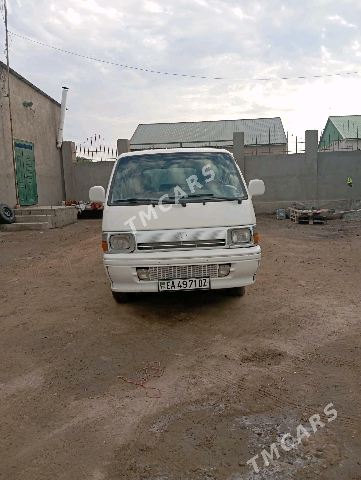 Toyota Hiace 1997 - 75 000 TMT - Köneürgenç - img 2