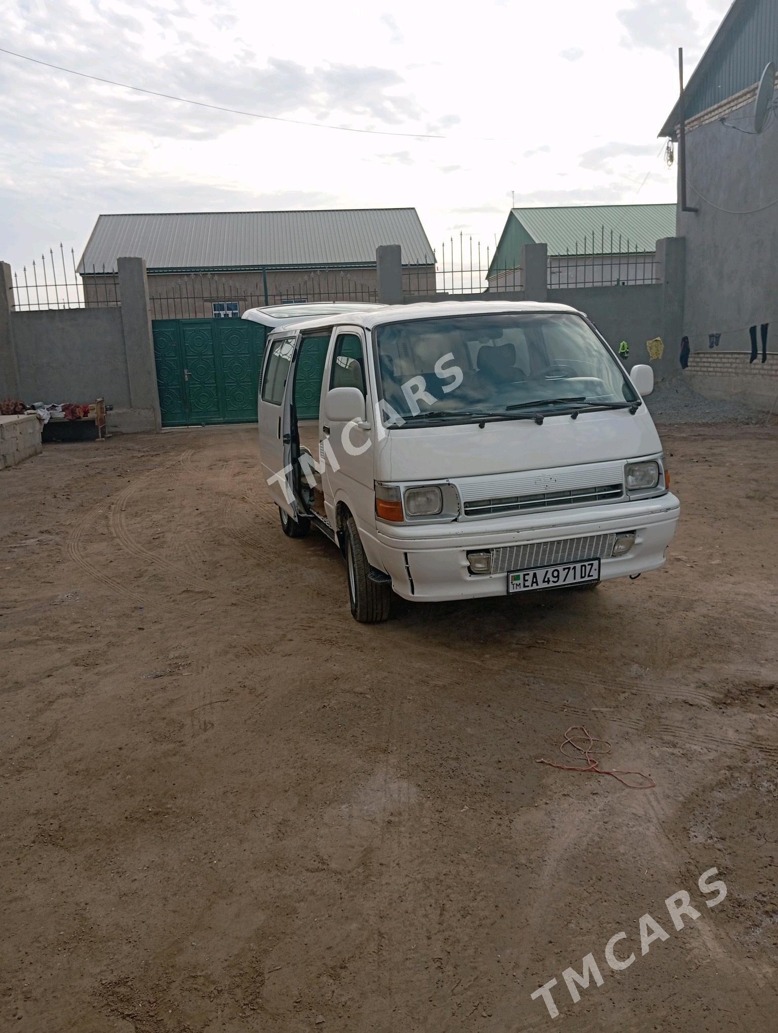 Toyota Hiace 1997 - 75 000 TMT - Köneürgenç - img 3