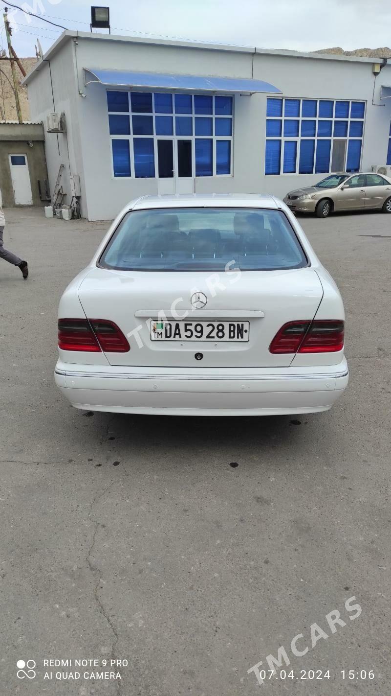 Mercedes-Benz E320 2001 - 90 000 TMT - Эсенгулы - img 3