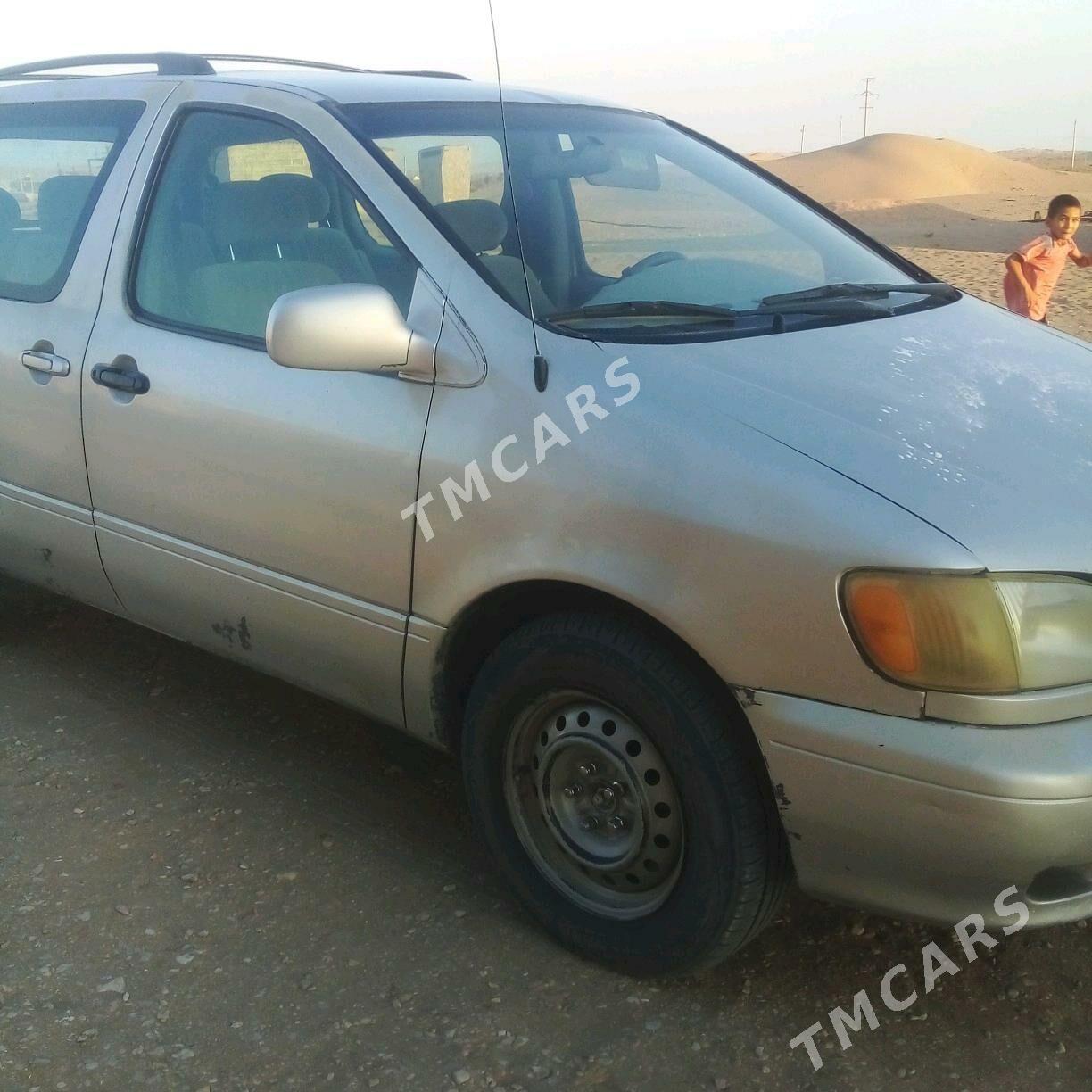 Toyota Sienna 2002 - 90 000 TMT - Балканабат - img 2