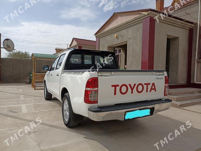 Toyota Hilux 2010 - 220 000 TMT - Гумдаг - img 2