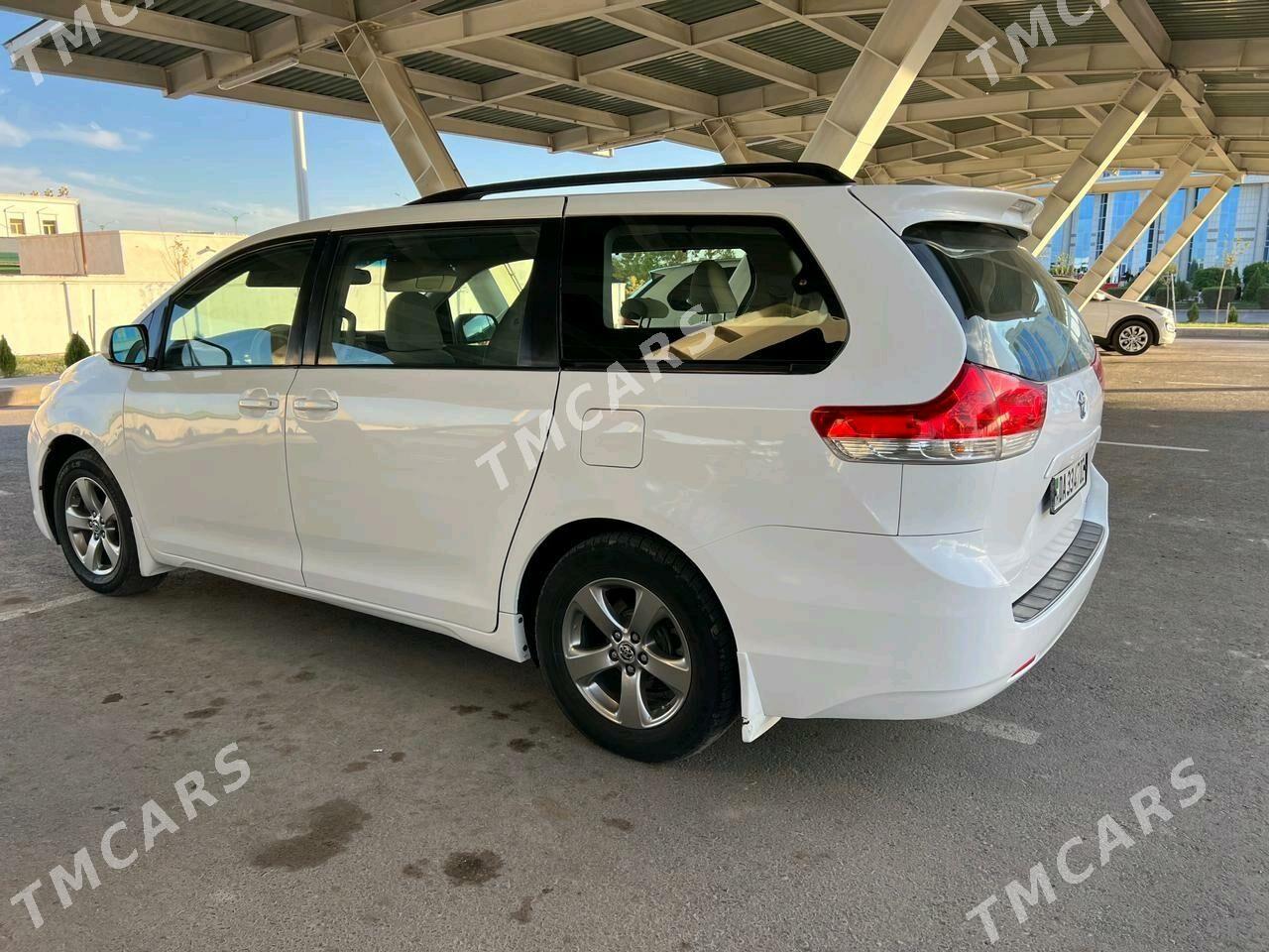 Toyota Sienna 2010 - 260 000 TMT - Шабатский этрап - img 2