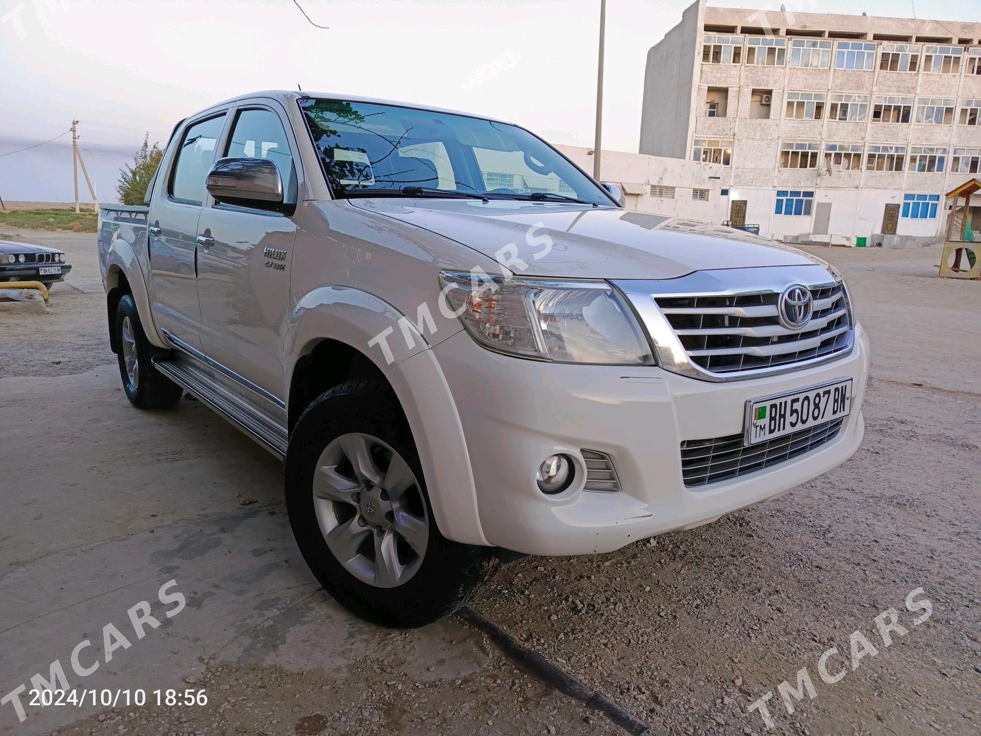 Toyota Hilux 2014 - 352 000 TMT - Хазар - img 9