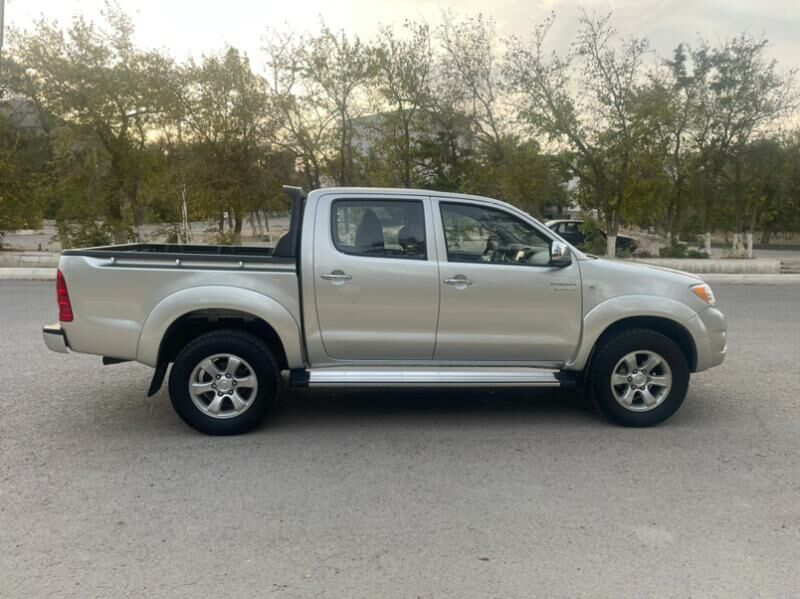 Toyota Hilux 2007 - 230 000 TMT - Türkmenbaşy - img 3