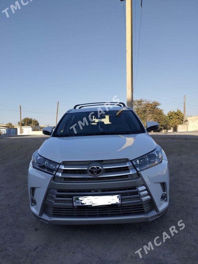 Toyota Highlander 2017 - 330 000 TMT - Тагтабазар - img 3