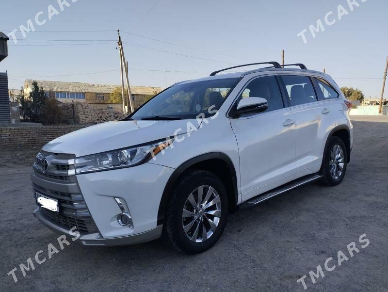 Toyota Highlander 2017 - 330 000 TMT - Тагтабазар - img 4