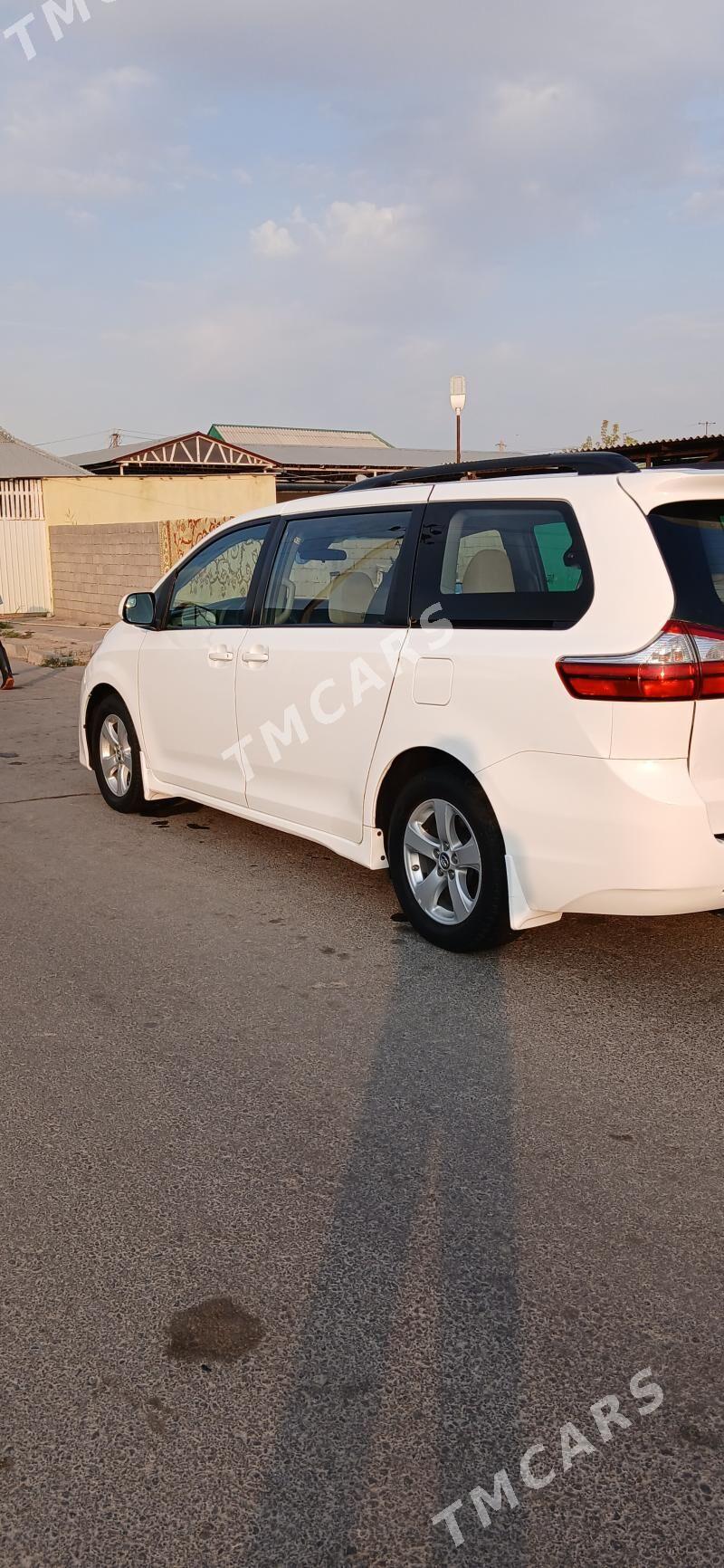 Toyota Sienna 2018 - 380 000 TMT - Ашхабад - img 4