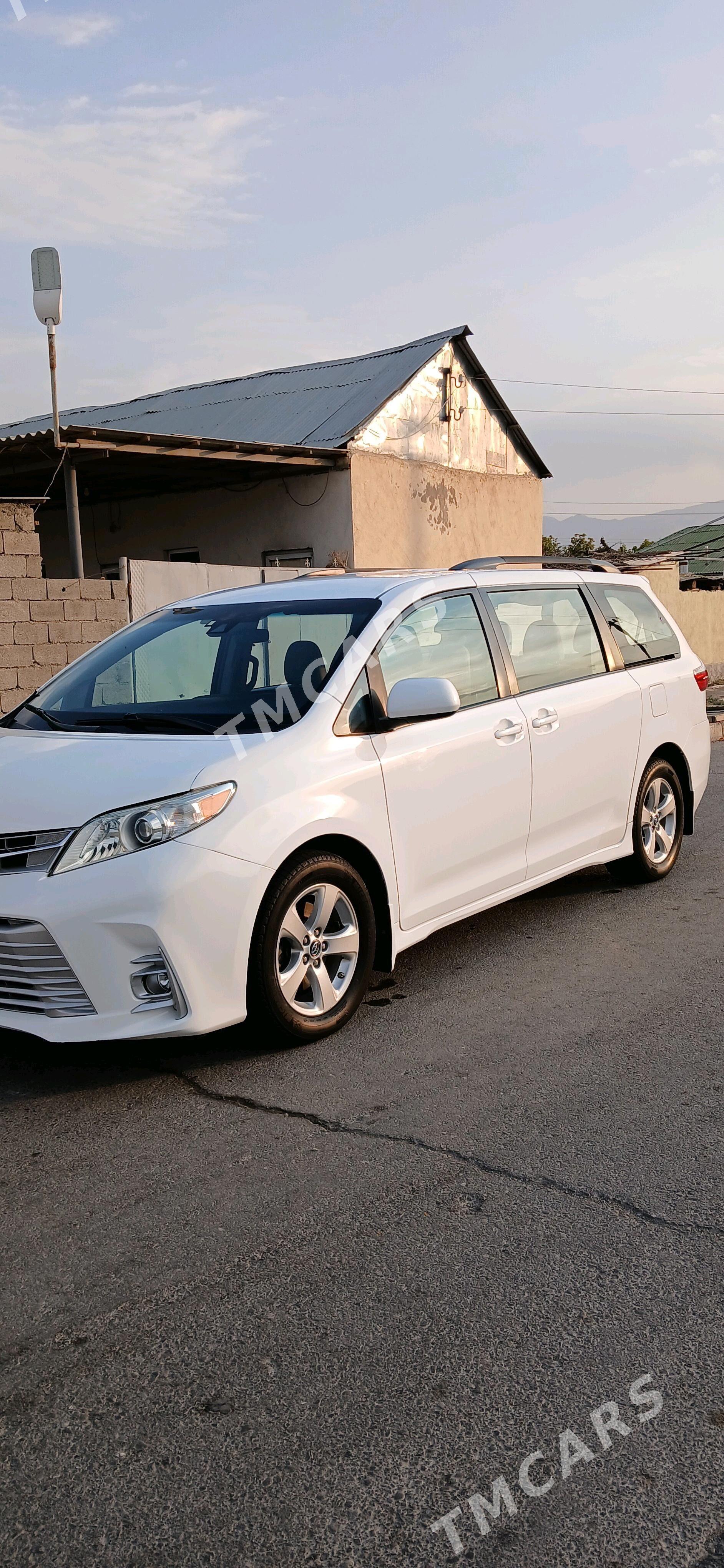 Toyota Sienna 2018 - 380 000 TMT - Aşgabat - img 5