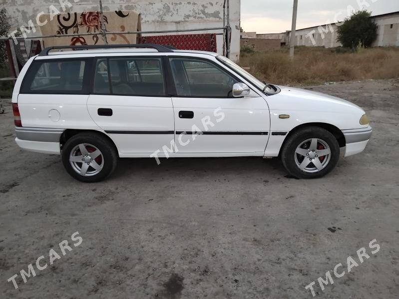 Opel Astra 1994 - 32 000 TMT - Сакар - img 4