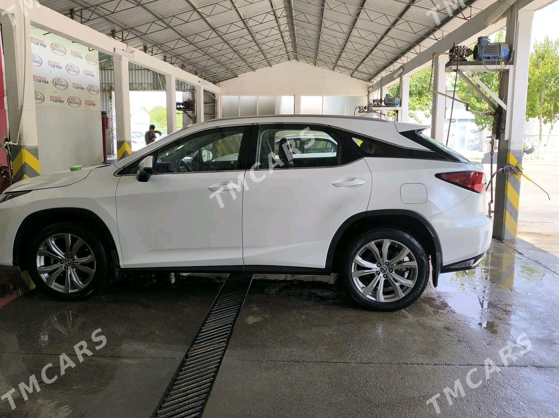 Lexus RX 350 2018 - 480 000 TMT - Кëши - img 3