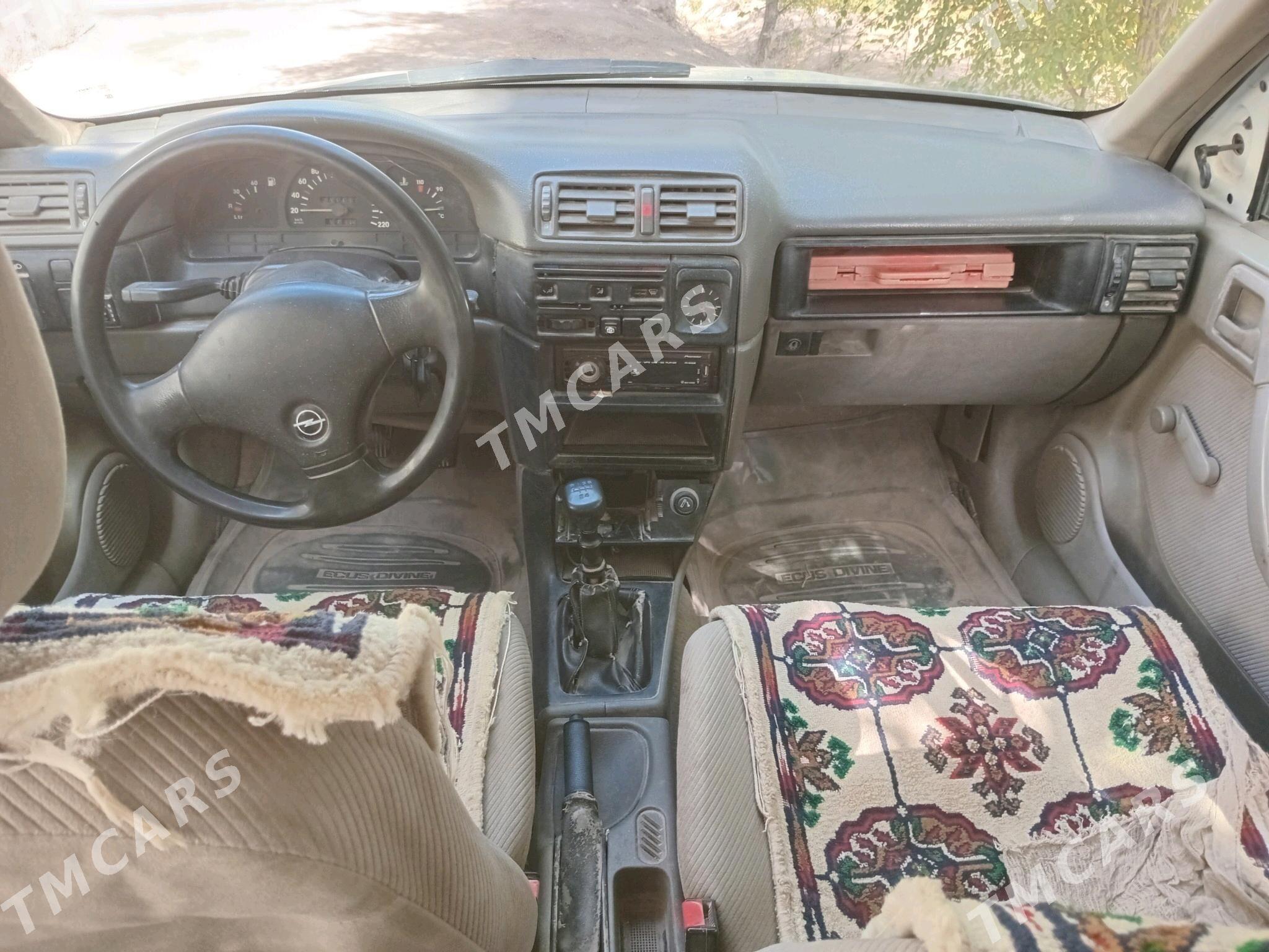 Opel Vectra 1990 - 26 000 TMT - Губадаг - img 2