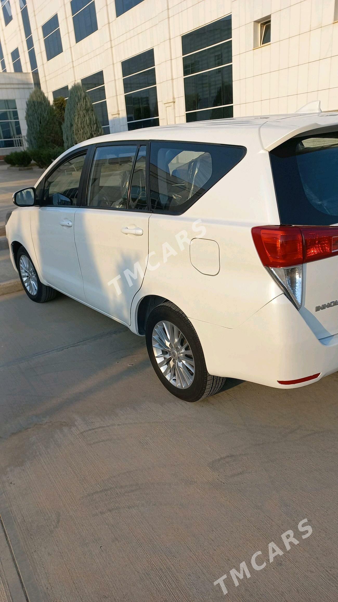 Toyota Innova 2019 - 280 000 TMT - Aşgabat - img 2