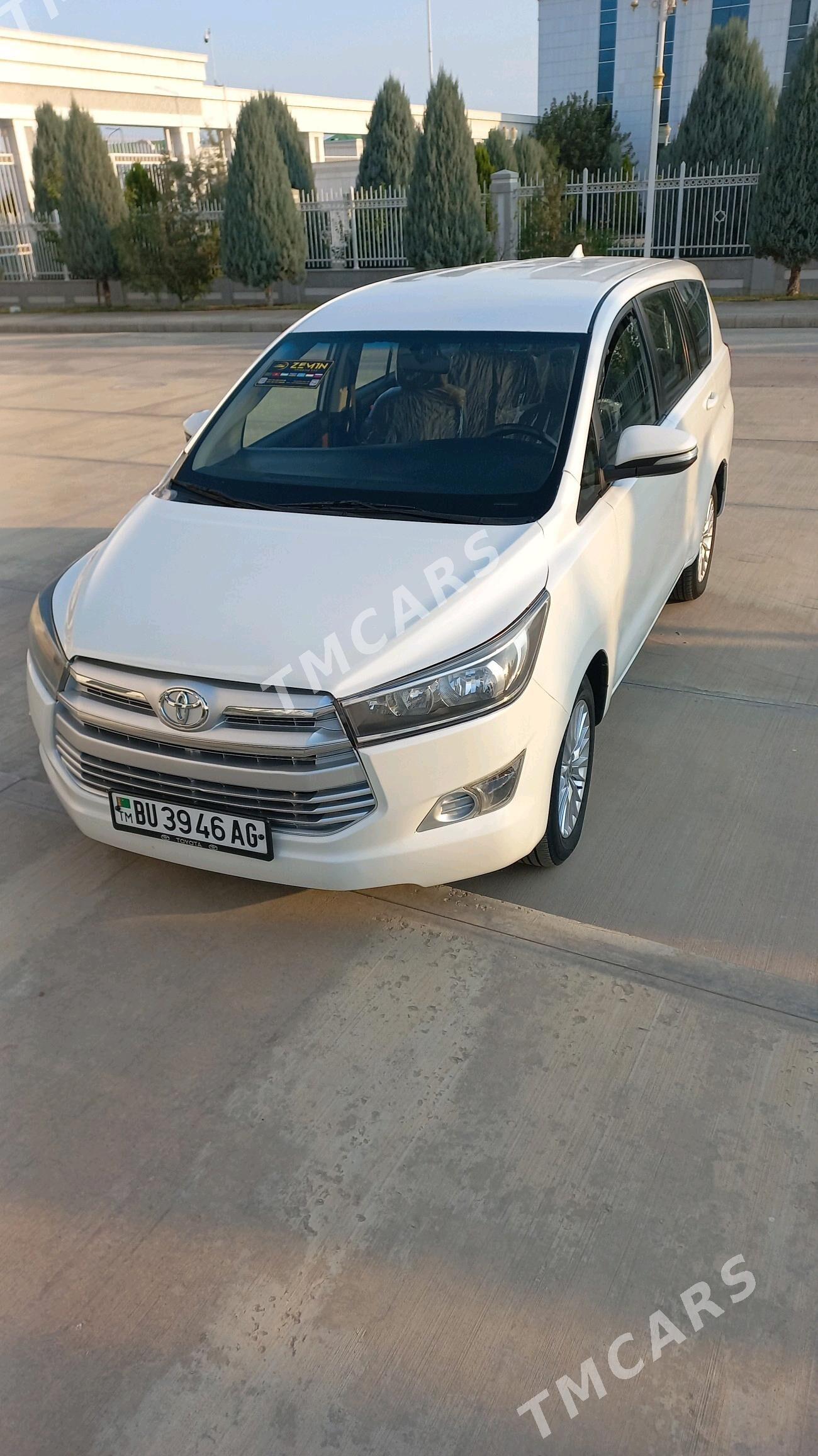 Toyota Innova 2019 - 280 000 TMT - Aşgabat - img 4