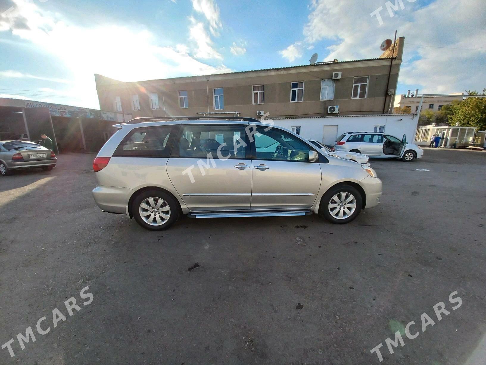 Toyota Sienna 2004 - 215 000 TMT - Дашогуз - img 5