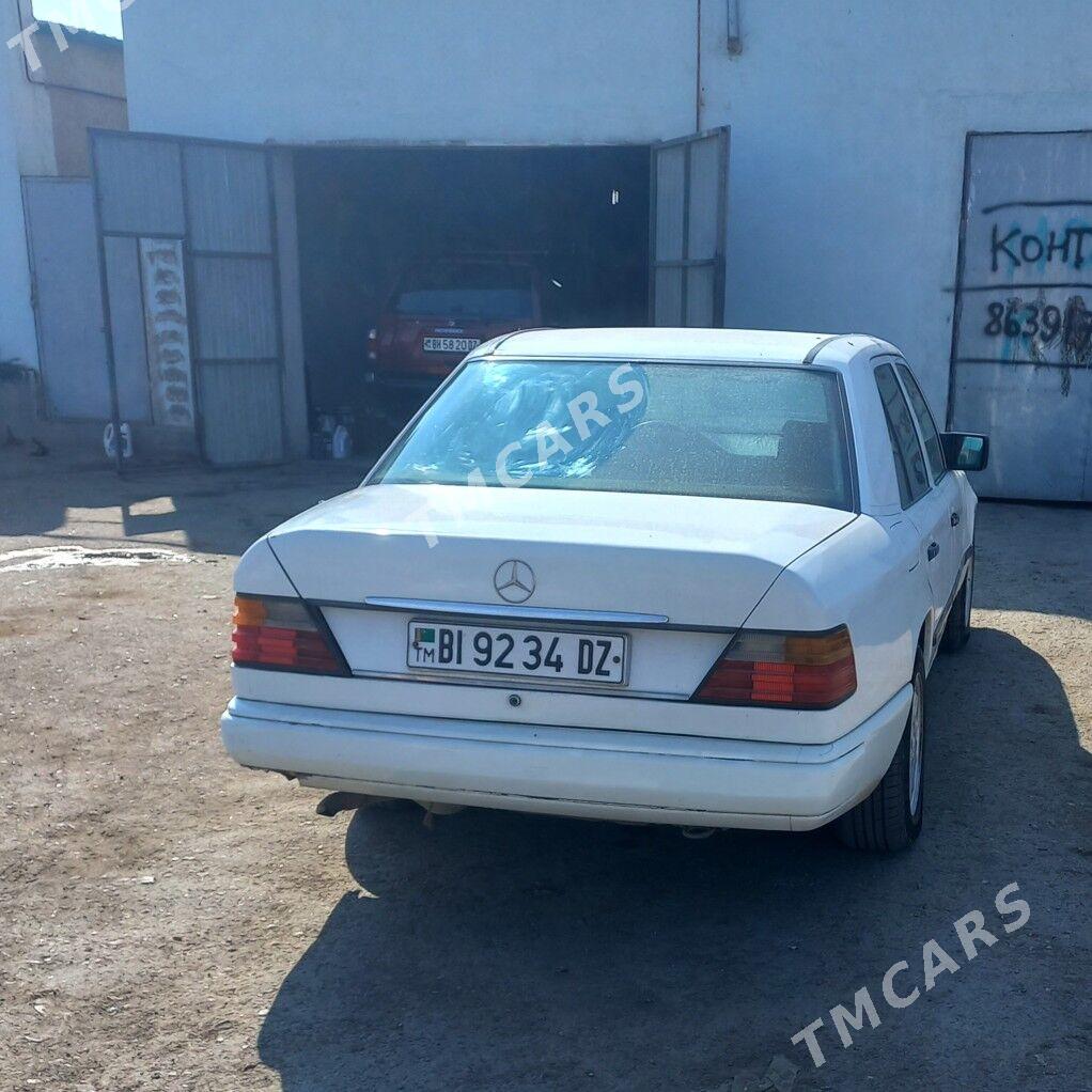 Mercedes-Benz E280 1990 - 20 000 TMT - Гороглы (Тагта) - img 3