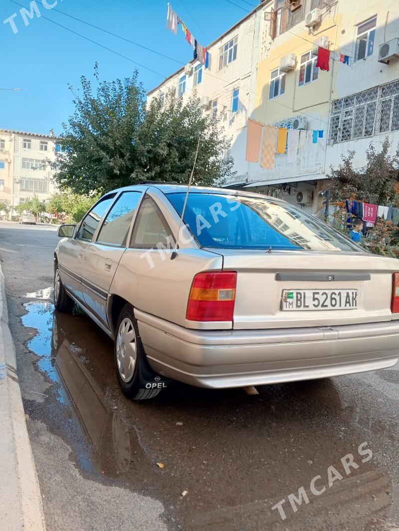 Opel Vectra 1992 - 31 000 TMT - Бахарден - img 3