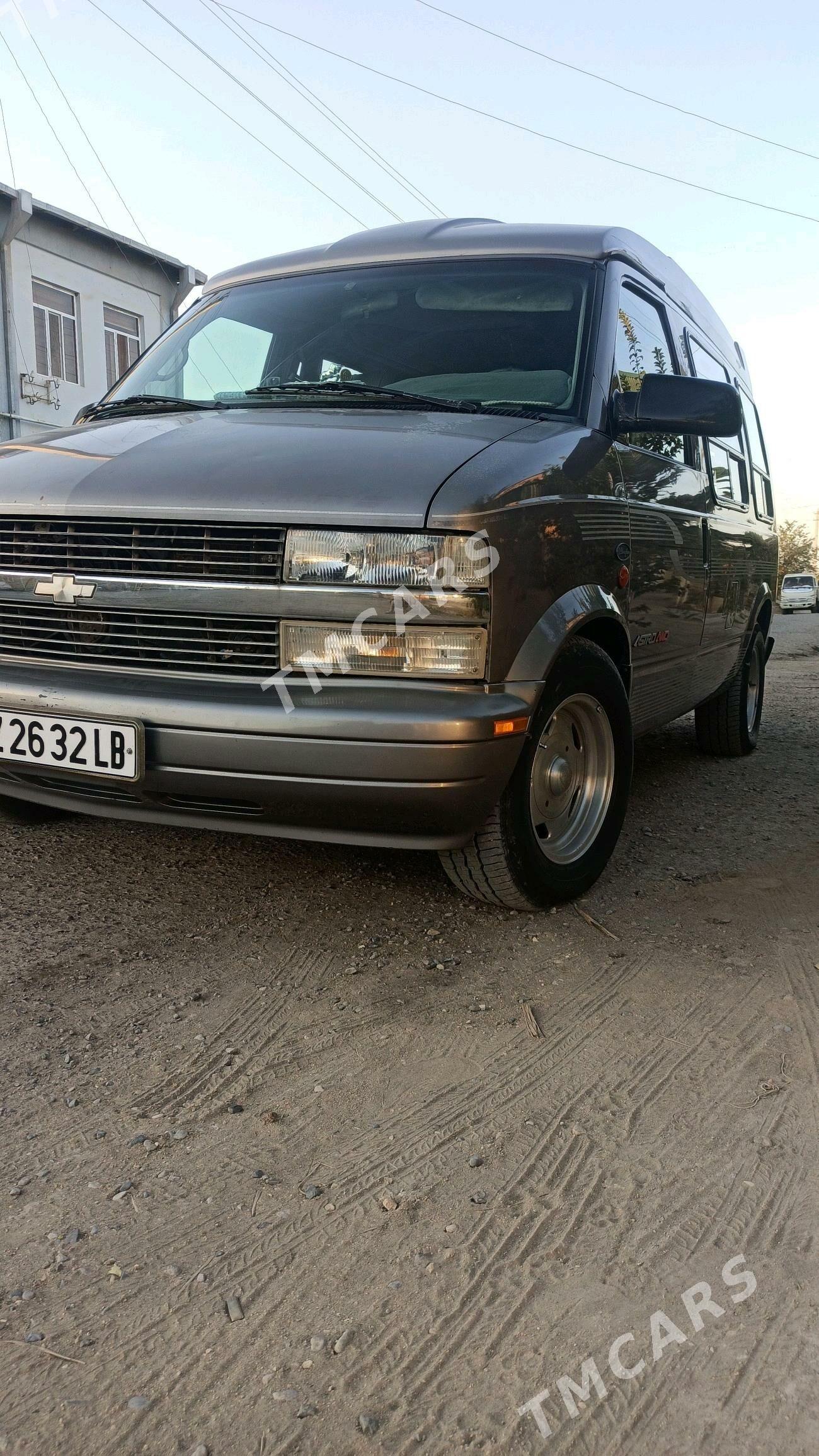 Chevrolet Astro 1995 - 80 000 TMT - Дянев - img 2