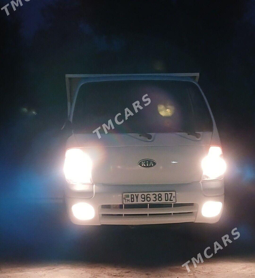 Kia Bongo 2004 - 170 000 TMT - Köneürgenç - img 4