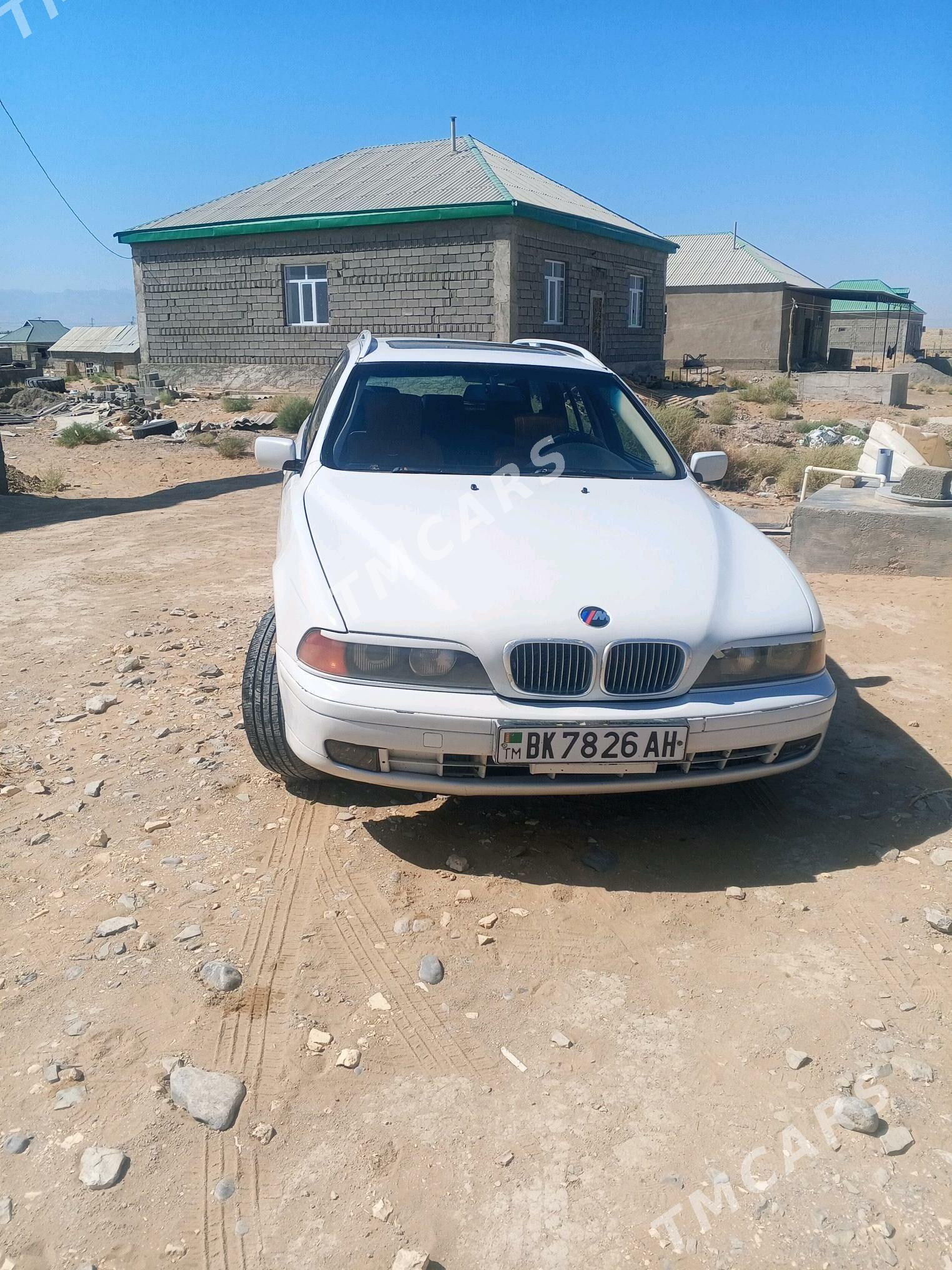 BMW E39 1998 - 65 000 TMT - Ak bugdaý etraby - img 2