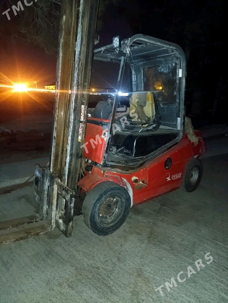 Kara Forklift 2015 - 70 000 TMT - Ашхабад - img 2